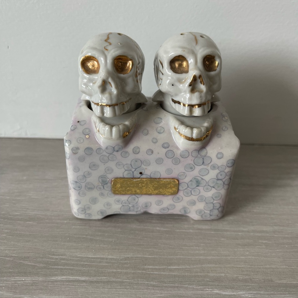 Vintage skull bobble heads salt and pepper shakers. Patent.t.t